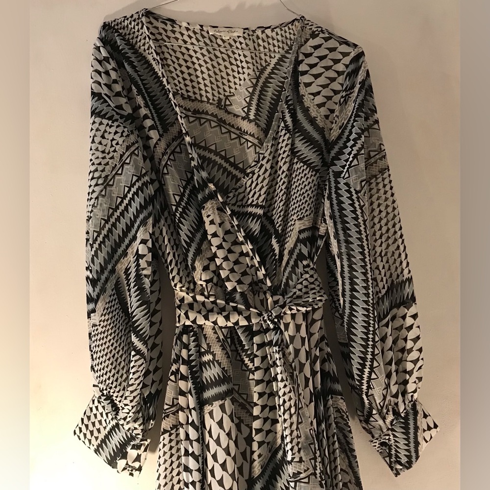NWOT Maxi Dress Color’s of India Long Sleeved Size: L Colors: Black/White